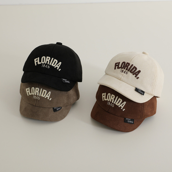 Детска кепка с козирка – замшена материя, широк козир и куполна корона, слънцезащитна, стил анимационен/сладък, възраст 6–12 месеца, 1–2 г., 2–4 г.