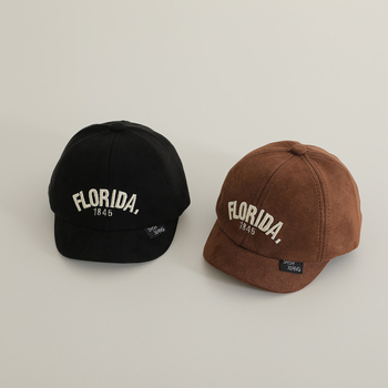 Детска кепка с козирка – замшена материя, широк козир и куполна корона, слънцезащитна, стил анимационен/сладък, възраст 6–12 месеца, 1–2 г., 2–4 г.