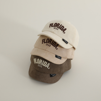 Детска кепка с козирка – замшена материя, широк козир и куполна корона, слънцезащитна, стил анимационен/сладък, възраст 6–12 месеца, 1–2 г., 2–4 г.