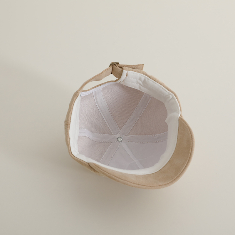 Детска кепка с козирка – замшена материя, широк козир и куполна корона, слънцезащитна, стил анимационен/сладък, възраст 6–12 месеца, 1–2 г., 2–4 г.