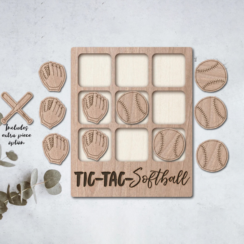 Koka spēļu plāksne ar gravētu dizainu, pielāgojama, kvadrātiska forma, iespējama logotipa drukāšana