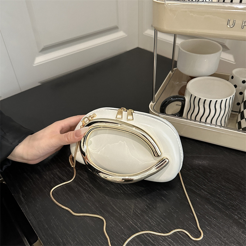 Ženska crossbody torba tipa kutija s metalnim detaljima — zatvarač, ovalni oblik, poliester podstava