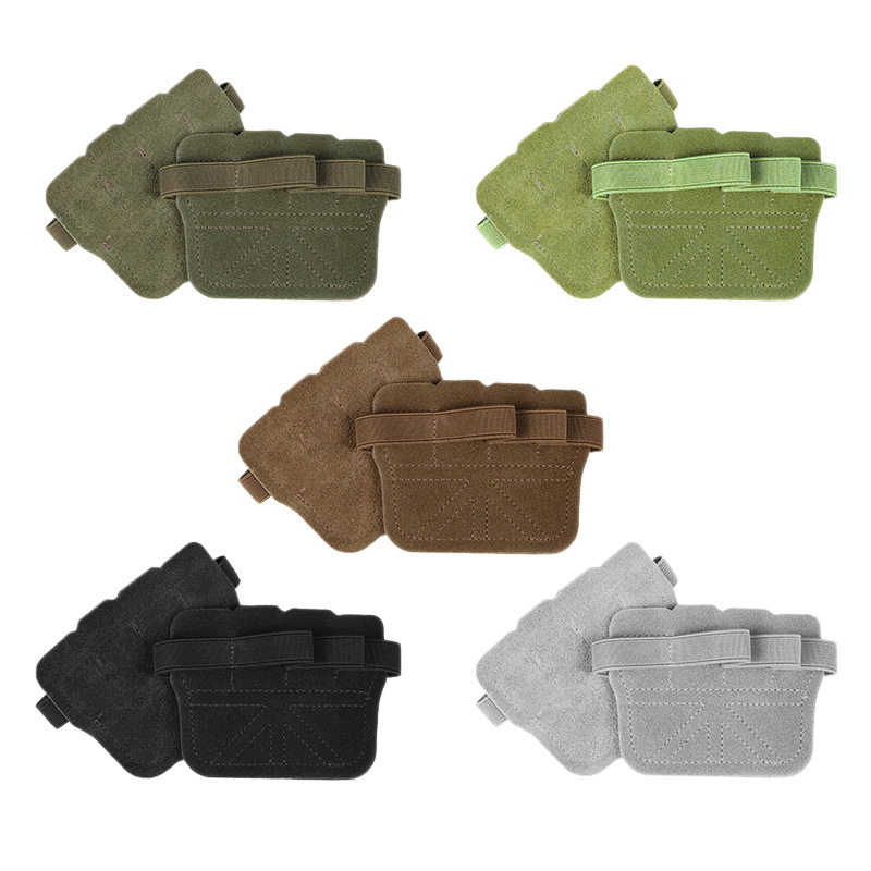 Kvadrātveida dubulti slāņu liellādas plaukstas aizsargs, pretslīdīgs un izturīgs, paredzēts treniņiem, piemērots pievilkšanās un vilkšanas vingrinājumiem uz vienu stangu un paralēlajām stangām, universāls