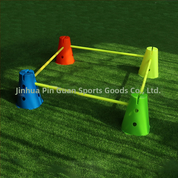 Aparate de antrenament pentru fotbal – material PE, Crown, conuri de obstacol și găleată pentru semne