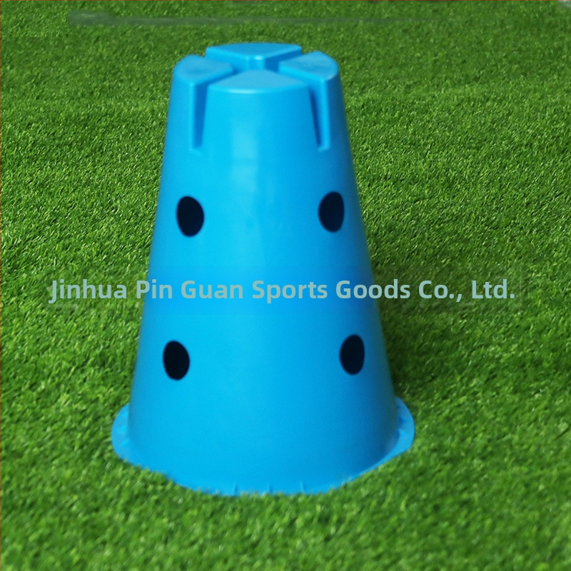 Aparate de antrenament pentru fotbal – material PE, Crown, conuri de obstacol și găleată pentru semne