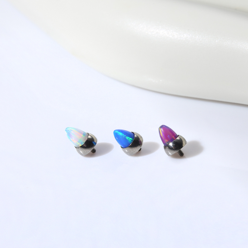 Opāla titāna sakaļojums ar ārējo vītni, uzgalis konusa formā, nomaiņas galva degunam, lūpai un ausīm pīrsingam — F136, G23 titāns