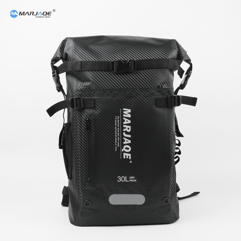 Daudzfunkcionāla ūdensneca mugursoma āra aktivitātēm, 30 L ietilpība; materiāls 500D PVC mesh audums; ūdensnecaurlaidīgs audums; svītrainais raksts; piemērota brīvās niršanas, peldēšanas un raftinga nodarbībām; universāla.