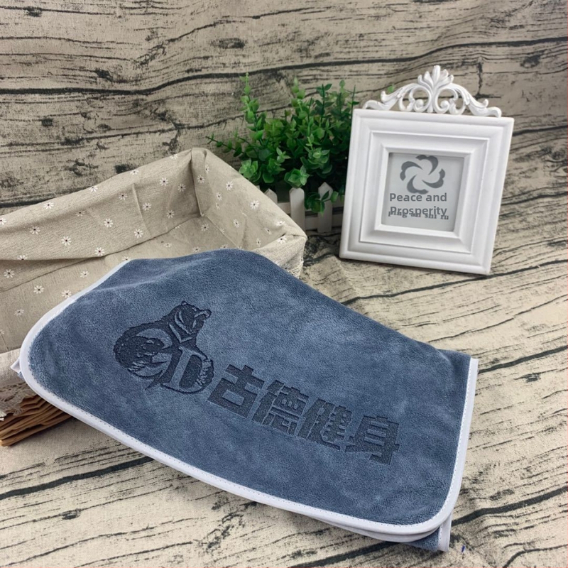 Sportski ručnik od mikrovlakana, 400 g, apsorpcija 11–15 s, moguć otisak logotipa, šavni završetak