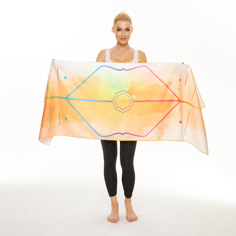 Peng Di mikrošķiedras jogas dvielis fitnesam — 3 mm biezums, 300 g, mitrumu uzsūcošs, neslīdīgs; sastāvs: 85% poliesters, 15% neilons