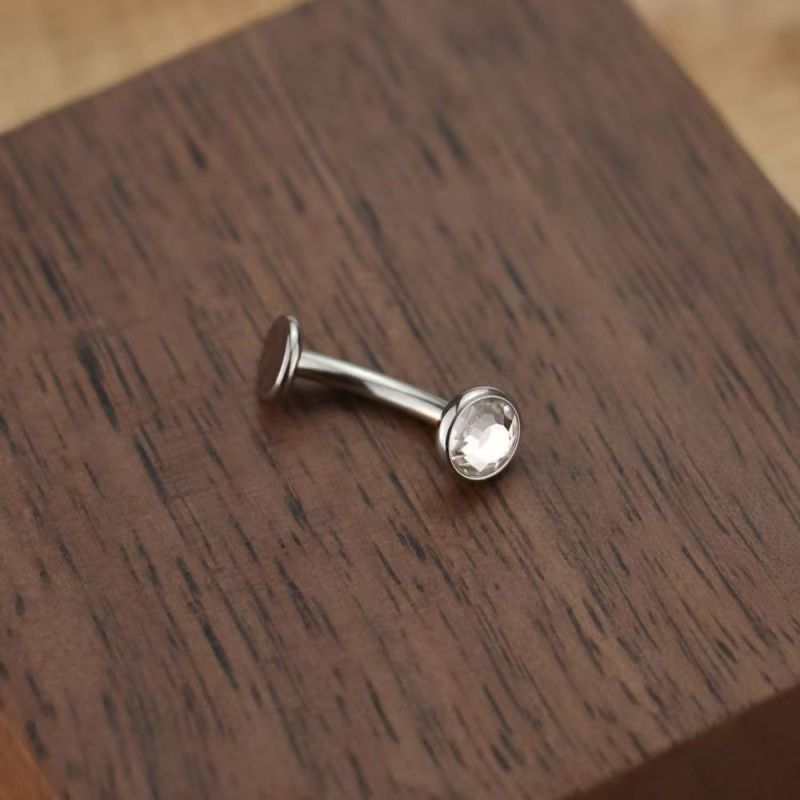 Nabeles nagla ar viļņainu maliņu, Čehijas dimants, G23 titāna iekšējā vītne, pulēta vienkārša forma