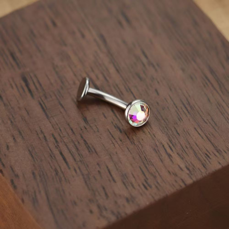 Nabeles nagla ar viļņainu maliņu, Čehijas dimants, G23 titāna iekšējā vītne, pulēta vienkārša forma