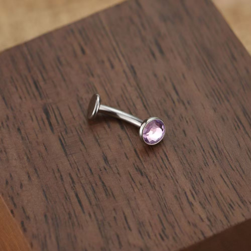 Nabeles nagla ar viļņainu maliņu, Čehijas dimants, G23 titāna iekšējā vītne, pulēta vienkārša forma