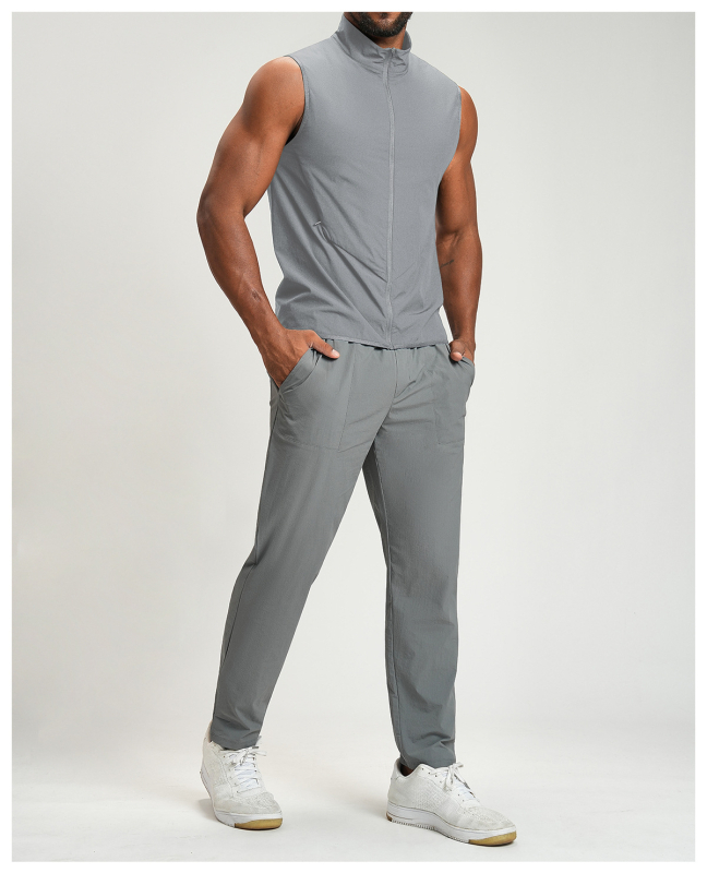 Bez piedurknēm veste baseball stilā, 90% pārstrādāts neilons, 10% elastāns, pildījums no kokvilnas, stāvošs apkakles, ādai draudzīgs, elpojošs, ātri žūst.