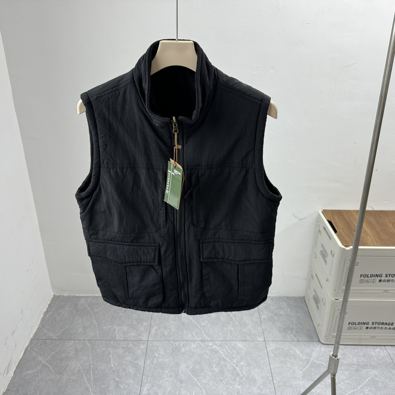 Divpusēja darba veste ar fleece iekšpusi, vēja un ūdensnecaurlaidīga, ar stāvošu apkakli