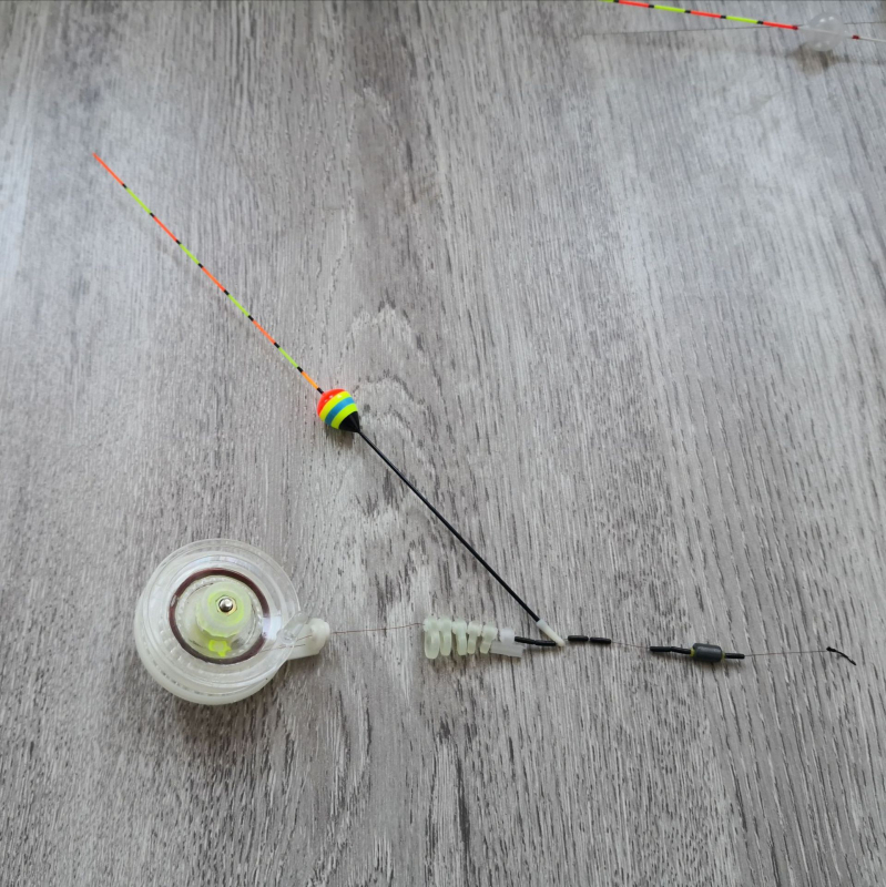 Set opreme za drift ribolov — plastična konstrukcija, plovak i dijelovi role; Suzuki Fishing Gear