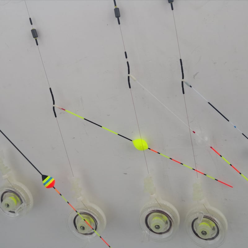 Set opreme za drift ribolov — plastična konstrukcija, plovak i dijelovi role; Suzuki Fishing Gear
