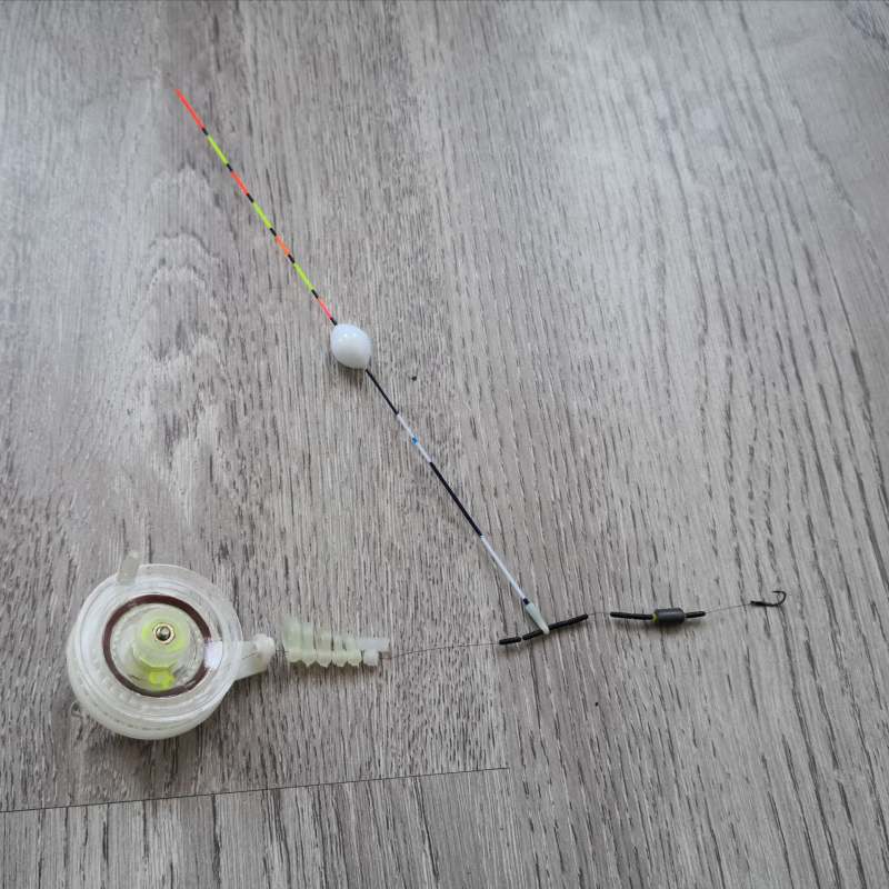 Set opreme za drift ribolov — plastična konstrukcija, plovak i dijelovi role; Suzuki Fishing Gear