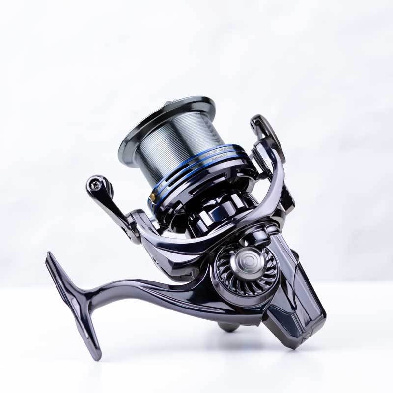 DIWA XJ serija špuling navijač s karbonskim tijelom, vijčanim rockerom i sustavom vodilice sa usporavanjem