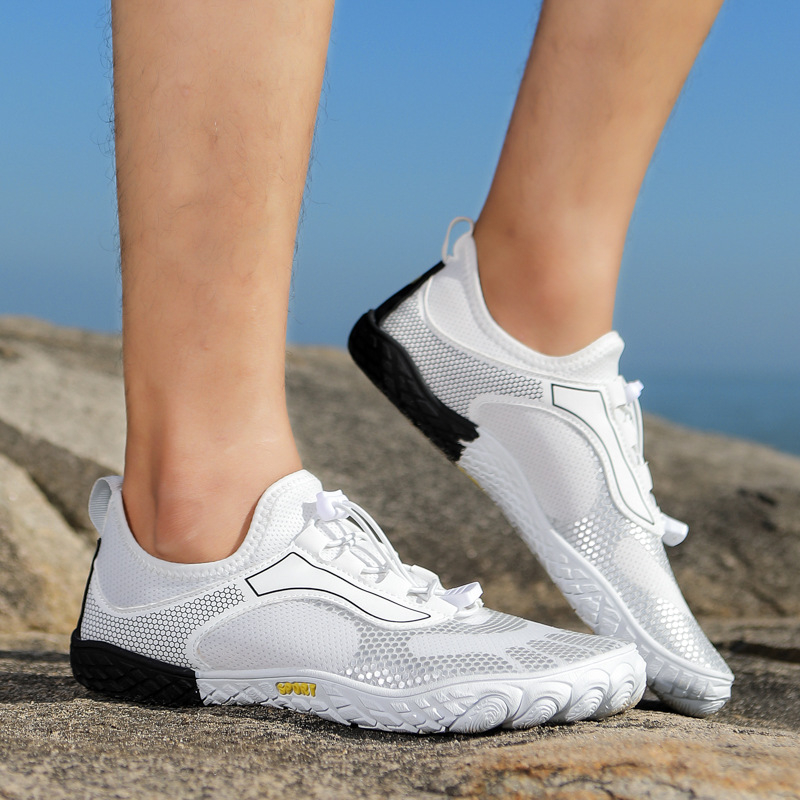 Folyóparti vízicsizma, csúszásmentes talppal, elöl fűzővel, alacsony felsőrésszel, vízben járáshoz