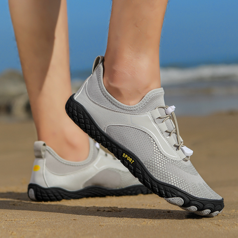 Folyóparti vízicsizma, csúszásmentes talppal, elöl fűzővel, alacsony felsőrésszel, vízben járáshoz