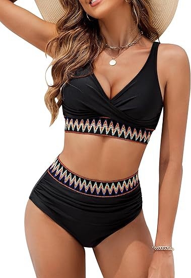 Ženski dvodijelni bikini s visokim strukom, gornji dio s jastučićima, bez čelične potpore, jednostavan uzorak. Vanjski materijal: 82% poliester, 18% elastan; podstava: 18% elastan; težina tkanine 180 g/m2; pogodny za trčanje, sport i plivanje.
