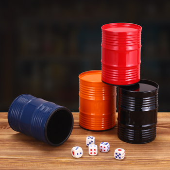 Σετ κύπελλα ζαριών σε μορφή δοχείου λαδιού, διπλού επιπέδου μεταλλική κατασκευή βαμμένη με επίχρισμα, πλαστικά εξαρτήματα, δυνατότητα εκτύπωσης λογότυπου, συσκευασία 120 τεμάχια, κατασκευασμένο στην ηπειρωτική Κίνα