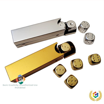 Ζάρια από κράμα αλουμινίου, στρογγυλεμένες γωνίες, εξάπλευρη μορφή; δυνατότητα εξατομίκευσης; κατάλληλα για σκάκι και παιχνίδια με φύλλα.