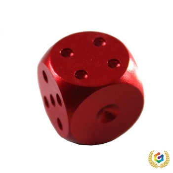 Ζάρια από κράμα αλουμινίου, στρογγυλεμένες γωνίες, εξάπλευρη μορφή; δυνατότητα εξατομίκευσης; κατάλληλα για σκάκι και παιχνίδια με φύλλα.