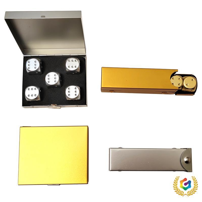 Ζάρια από κράμα αλουμινίου, στρογγυλεμένες γωνίες, εξάπλευρη μορφή; δυνατότητα εξατομίκευσης; κατάλληλα για σκάκι και παιχνίδια με φύλλα.