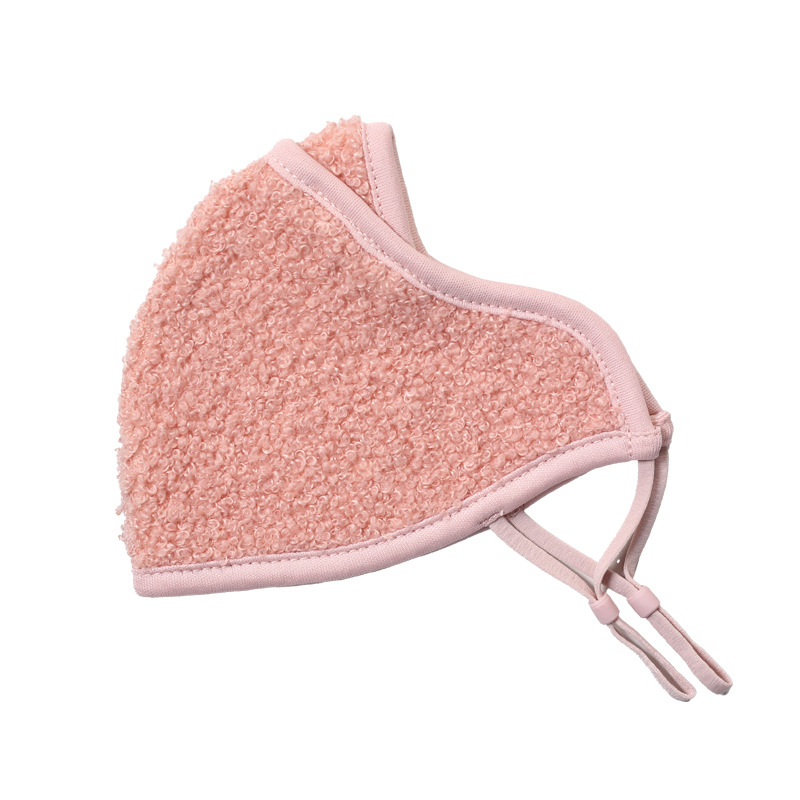 Есенно-зимна ушна топла маска, полиестерен външен слой и мека памучна подплата; пришивана конструкция; защита от прах.