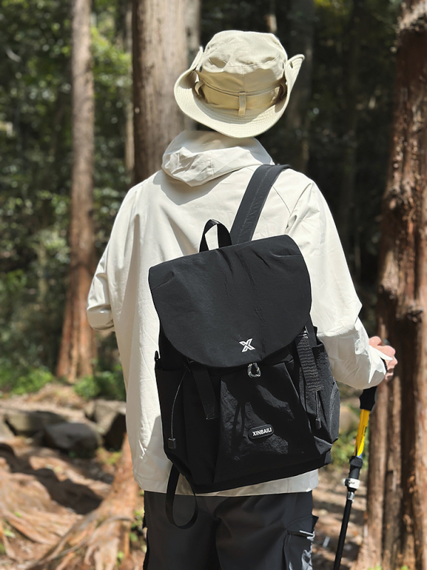 Kültéri rövid távú utazáshoz való hátizsák – uniszex, nylon, 15 hüvelykes laptophoz kompatibil, kapacitás 20 L alatt, görbült vállpánt