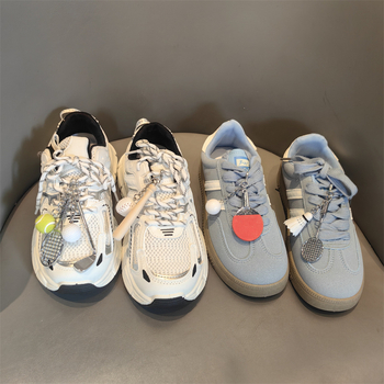 Korejiešu stila personalizēts retro kedas kulons ar ziedu akcentu, saderīgs ar kedām, ikdienas un auduma apaviem, visu sezonu