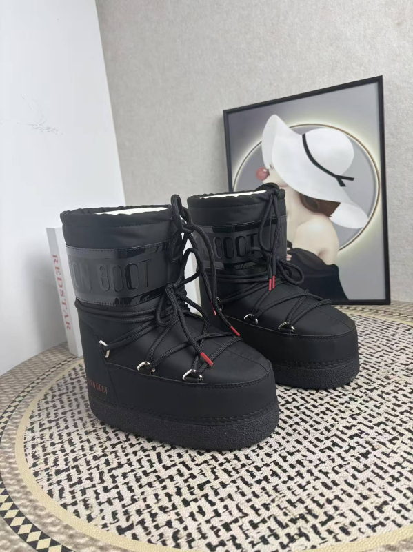 Moon ūdensnecaurlaidīgas sieviešu sniega zābaki, augsts augšējais apvalks, gumijas zole, jēra kažoka iekšējā odere, 5 cm papēdis, ziema 2025