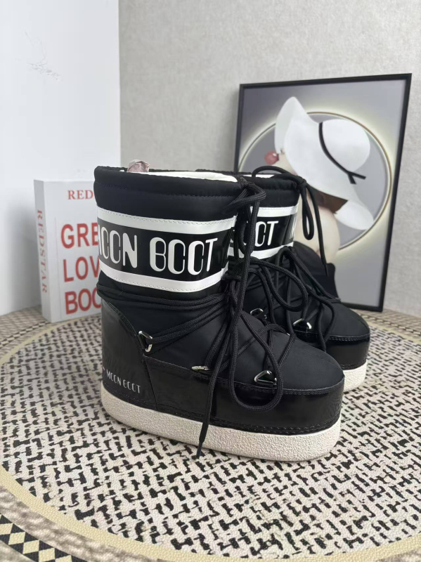 Moon ūdensnecaurlaidīgas sieviešu sniega zābaki, augsts augšējais apvalks, gumijas zole, jēra kažoka iekšējā odere, 5 cm papēdis, ziema 2025