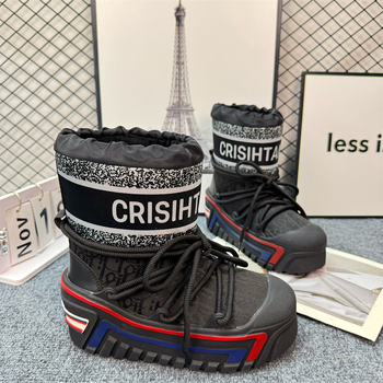 Cizme de zăpadă cu talpă din cauciuc, partea superioară din țesătură, branț din blană artificială, înălțime medie a gleznei, închidere cu șiret în față