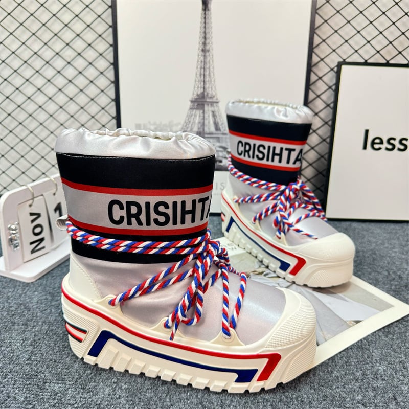 Cizme de zăpadă cu talpă din cauciuc, partea superioară din țesătură, branț din blană artificială, înălțime medie a gleznei, închidere cu șiret în față