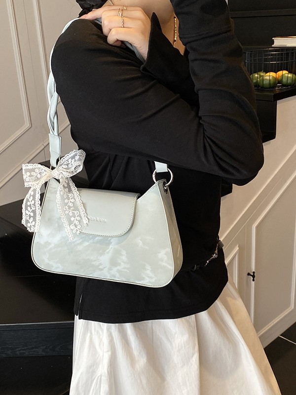 PU hónalj táska – cipzáras záródás, vízszintes négyzet alakú