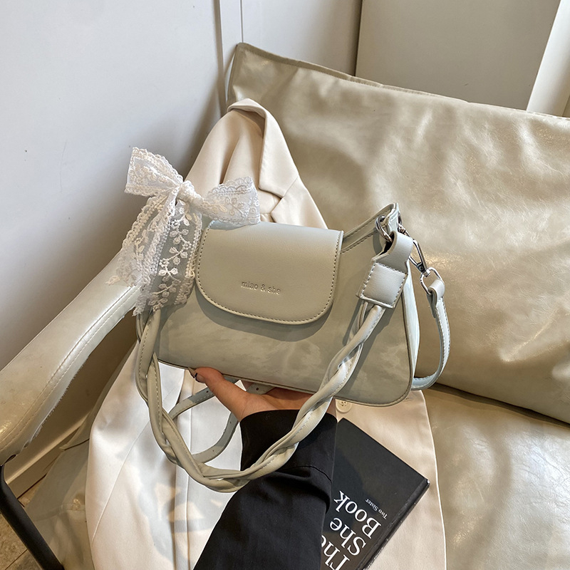 PU hónalj táska – cipzáras záródás, vízszintes négyzet alakú