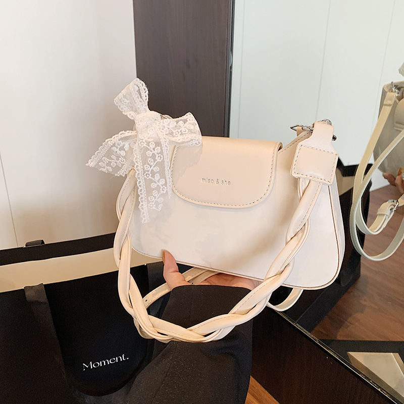 PU hónalj táska – cipzáras záródás, vízszintes négyzet alakú