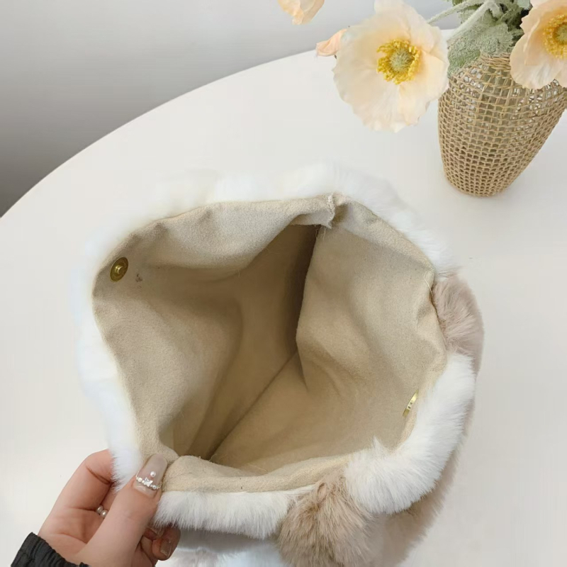 Plüss válltáska kosár-stílusban, macska karikatúra hímzéssel, utcai stílus, mágneses zárás, poliészter bélés, belső zseb a telefon számára