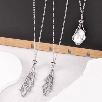 Rozsdamentes acél nyaklánc titán-acél medállal, geometriai hálós mintázat, kézzel készített lánccal, hossz 51-60 cm