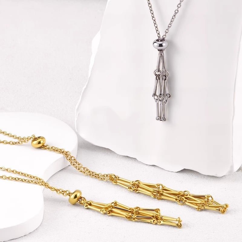 Rozsdamentes acél nyaklánc titán-acél medállal, geometriai hálós mintázat, kézzel készített lánccal, hossz 51-60 cm