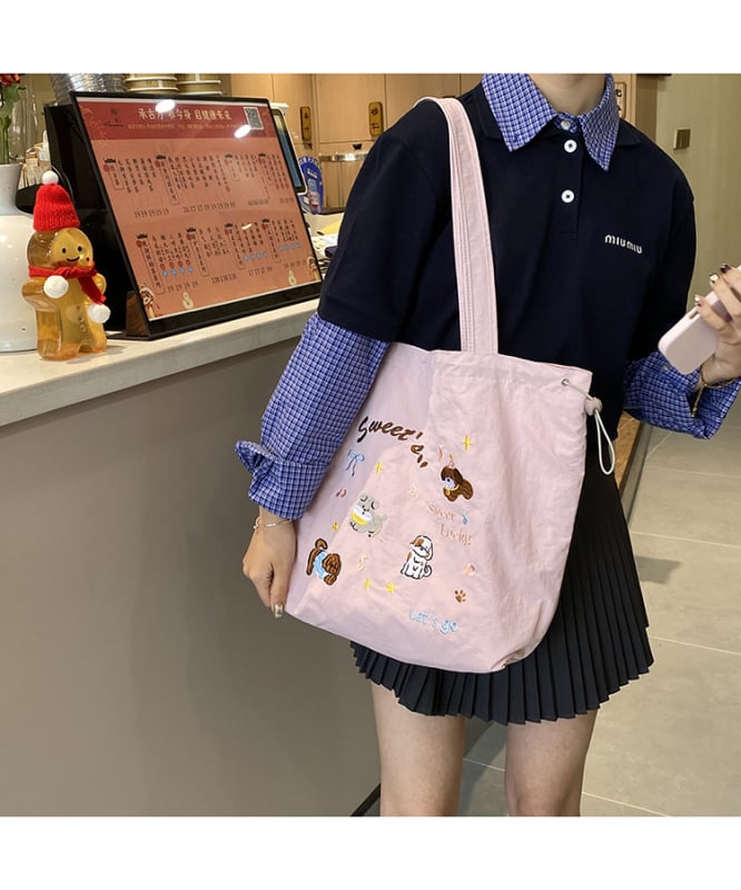 Geantă tote din pânză, stil street-fashion, broderie cu personaje desen animate, curea detașabilă, buzunar interior cu fermoar