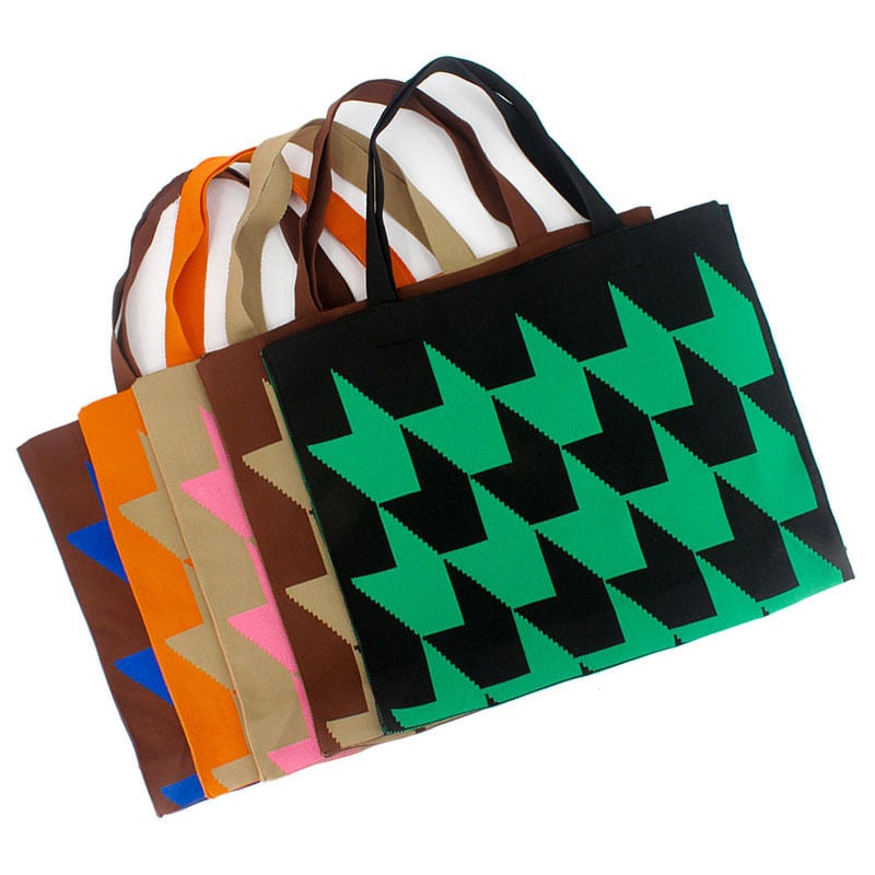 Тоте чанта от полиестер, открит горен край, хоризонтална квадратна форма, вътрешен джоб с цип, полиестерна подплата