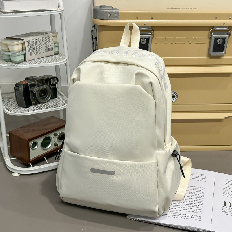 Miško stiliaus didelės talpos kuprinė su nešiojamojo kompiuterio ir kameros kišenėmis, nailonas, užtrauktukas, mezzanine skirsnis