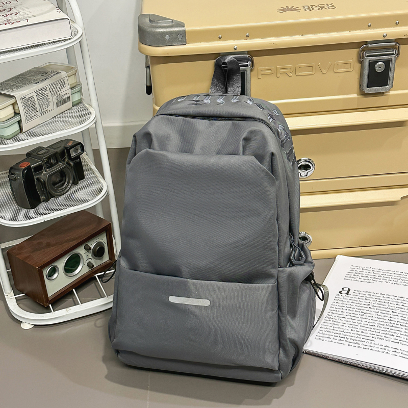 Miško stiliaus didelės talpos kuprinė su nešiojamojo kompiuterio ir kameros kišenėmis, nailonas, užtrauktukas, mezzanine skirsnis