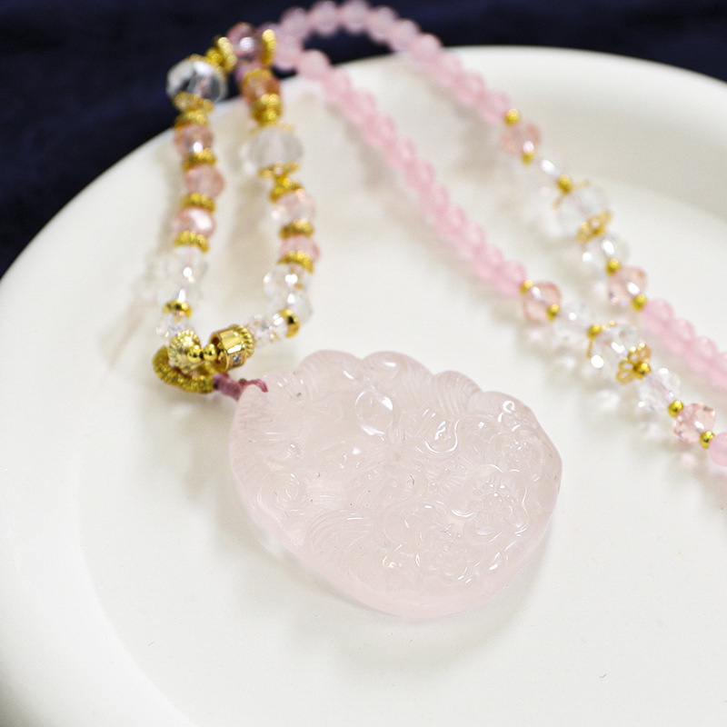 Колие с кристал розов кварц, оригинален дизайн, индивидуално опаковано, пролет 2025