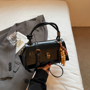 Ženska crossbody torbica od glatke kože s voskom – blistav dojam, gradski stil, svakodnevna upotreba, srednje veličine