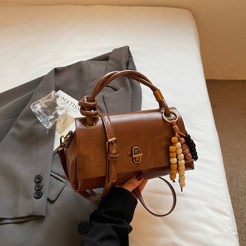 Ženska crossbody torbica od glatke kože s voskom – blistav dojam, gradski stil, svakodnevna upotreba, srednje veličine