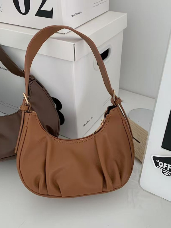 Crossbody Dumpling torba s plisiranim oblacima siluetom, PU koža, zatvaranje na zip, dvije naramenice, vanjski oblik školjke, unutarnji džepovi